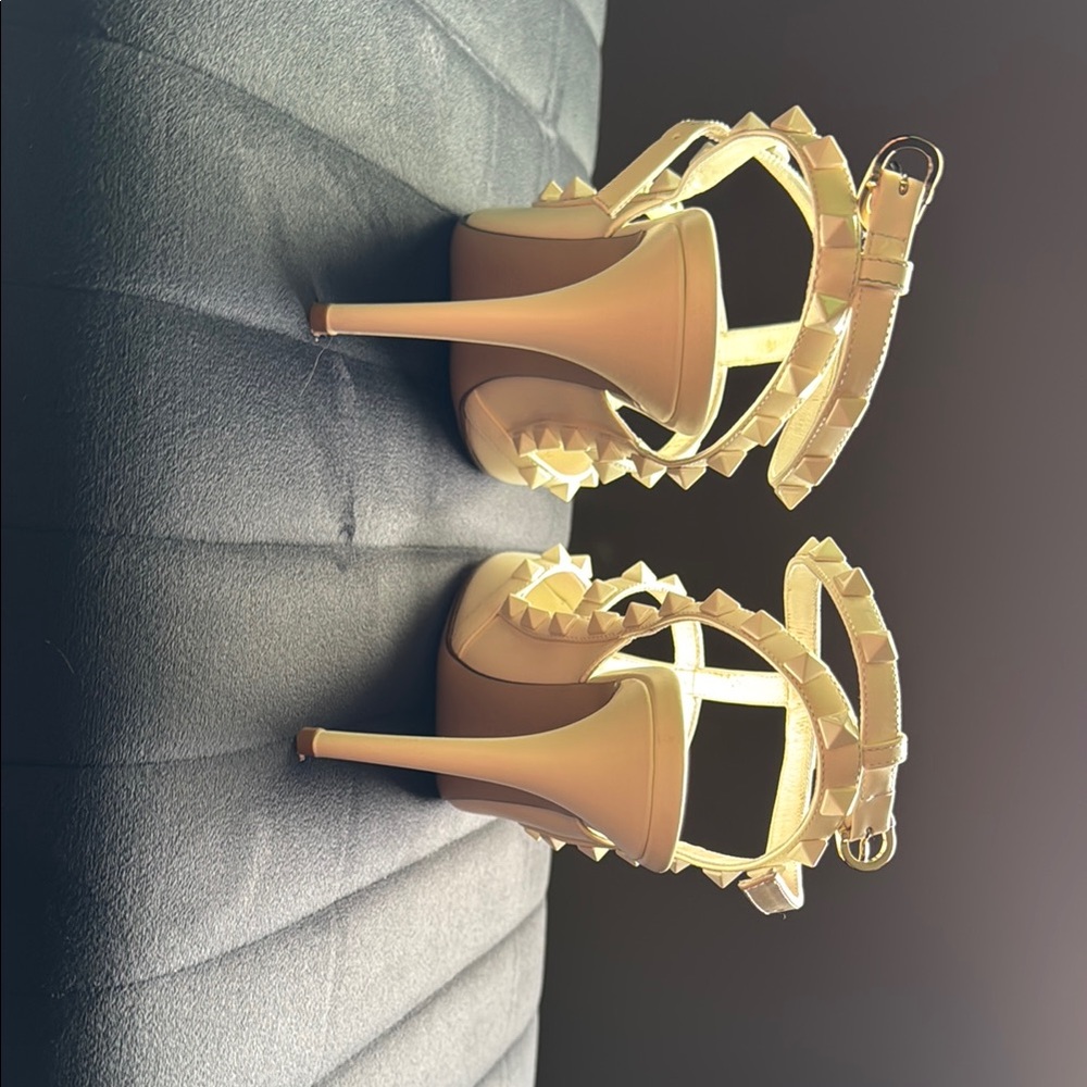 Valentino White Studded Women's Shoes LIMITED EDITION - Picture 7 of 15